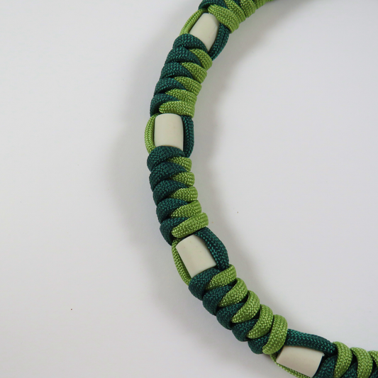 Colar Repelente Paracord Verde Escuro