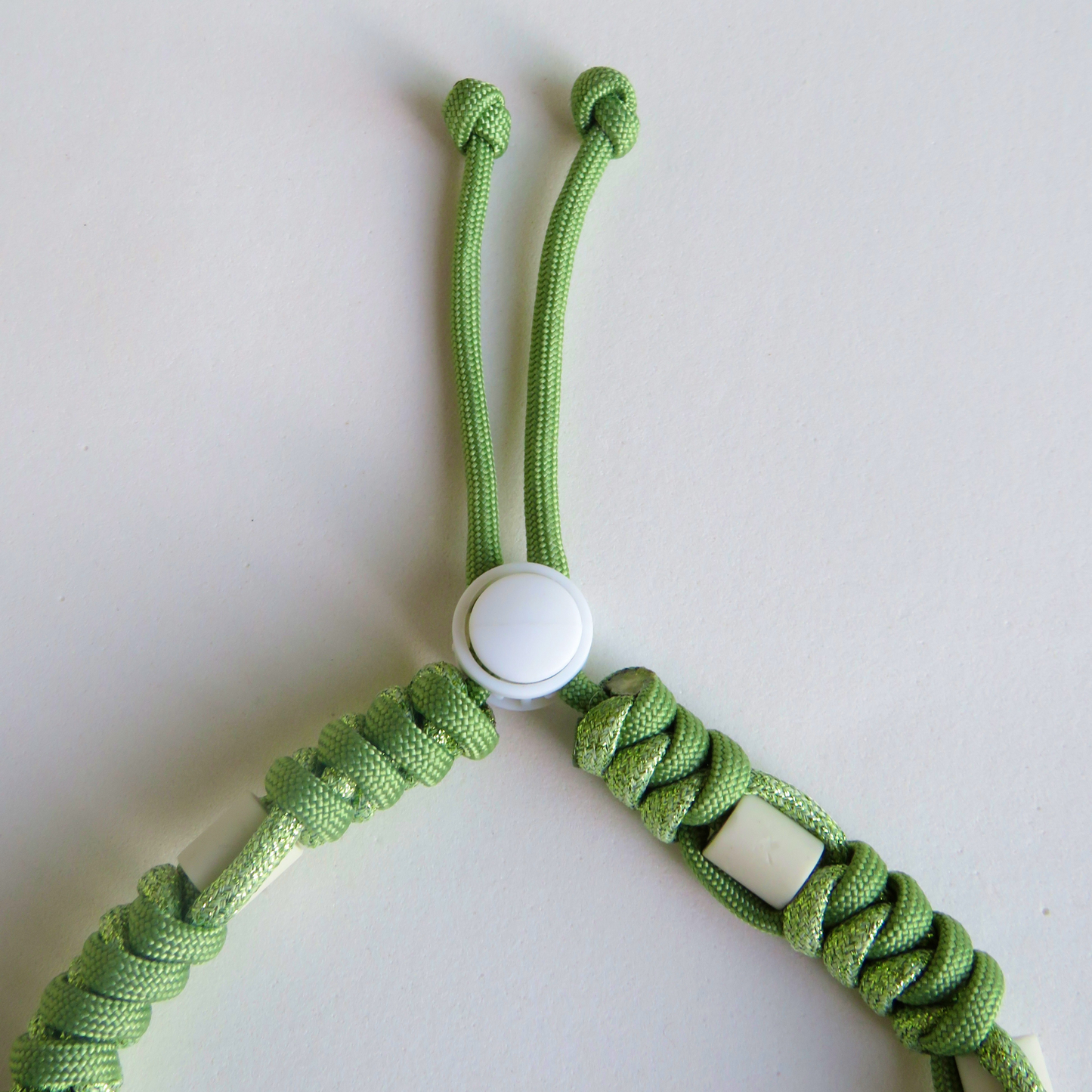Colar Repelente Paracord Glitter Verde