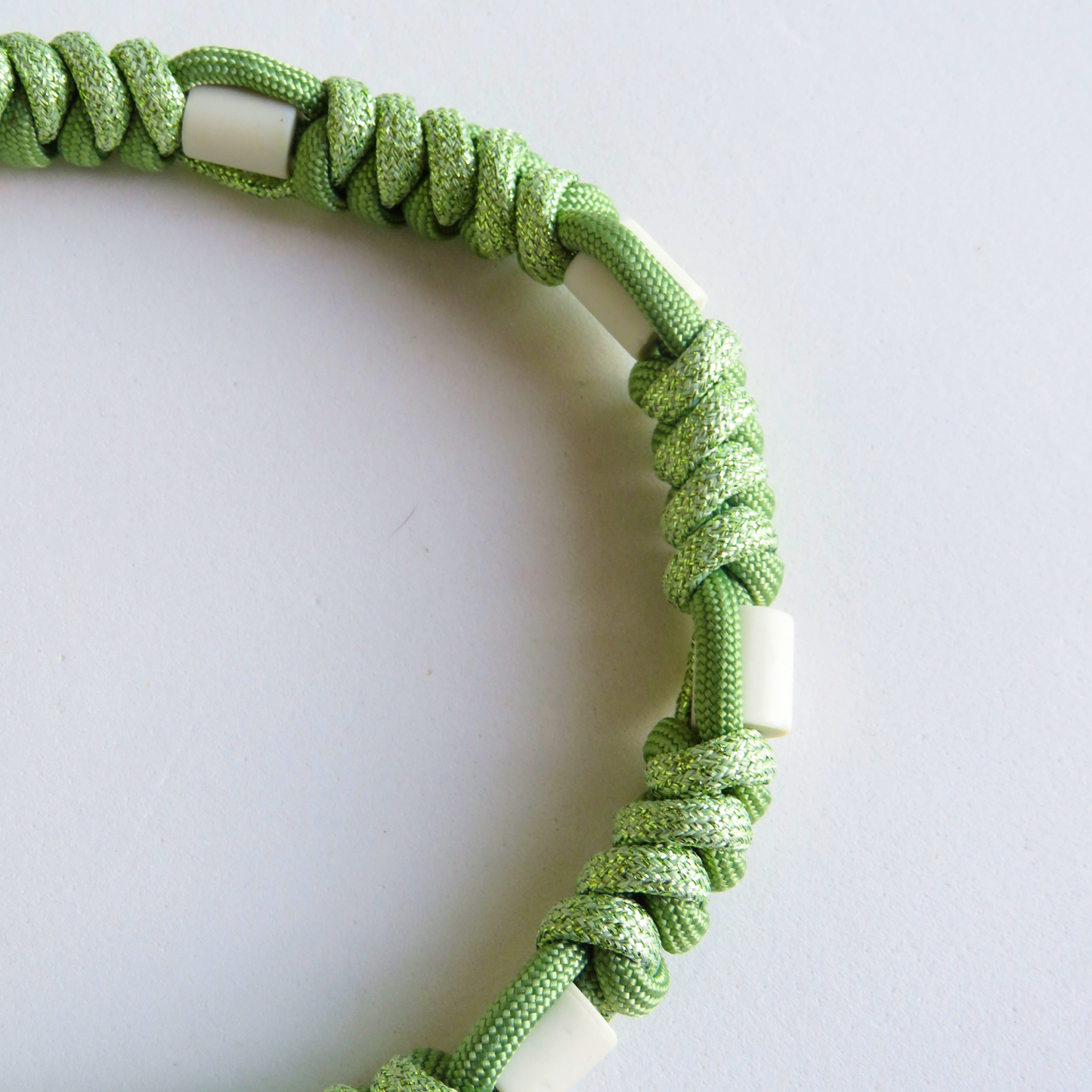 Colar Repelente Paracord Glitter Verde
