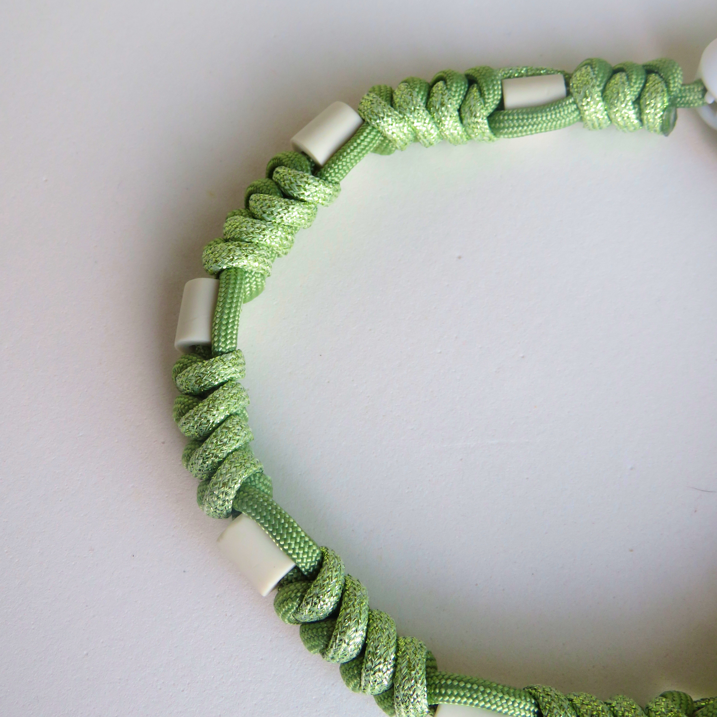 Colar Repelente Paracord Glitter Verde