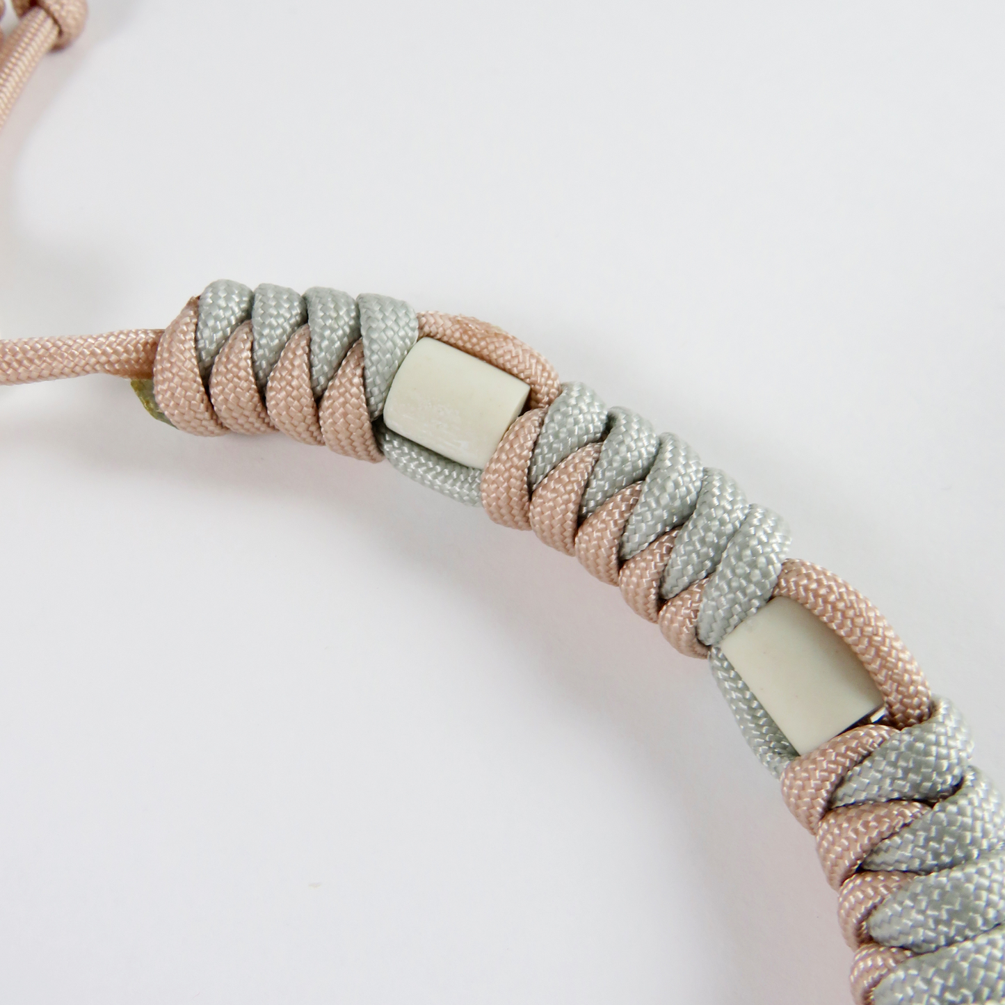 Colar Repelente Paracord Bege