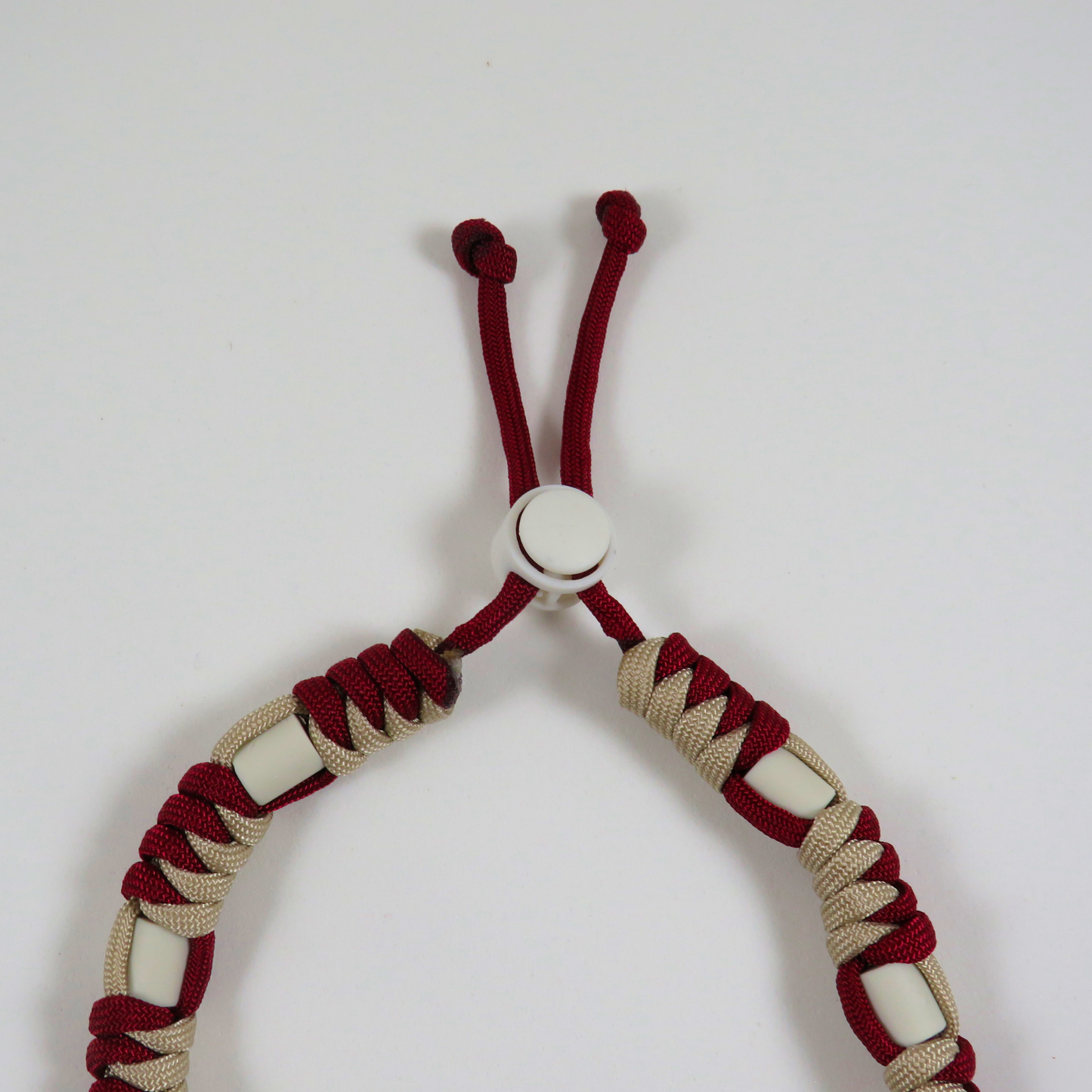 Colar Repelente Paracord Bordeaux e Bege