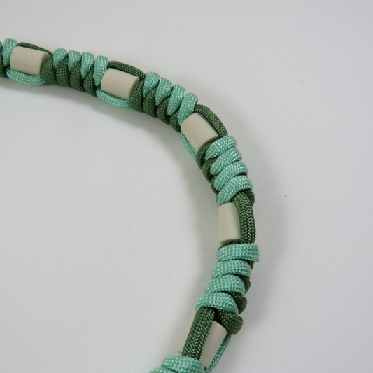 Colar Repelente Paracord Verde Água