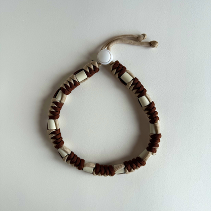 Colar Repelente Paracord Castanho