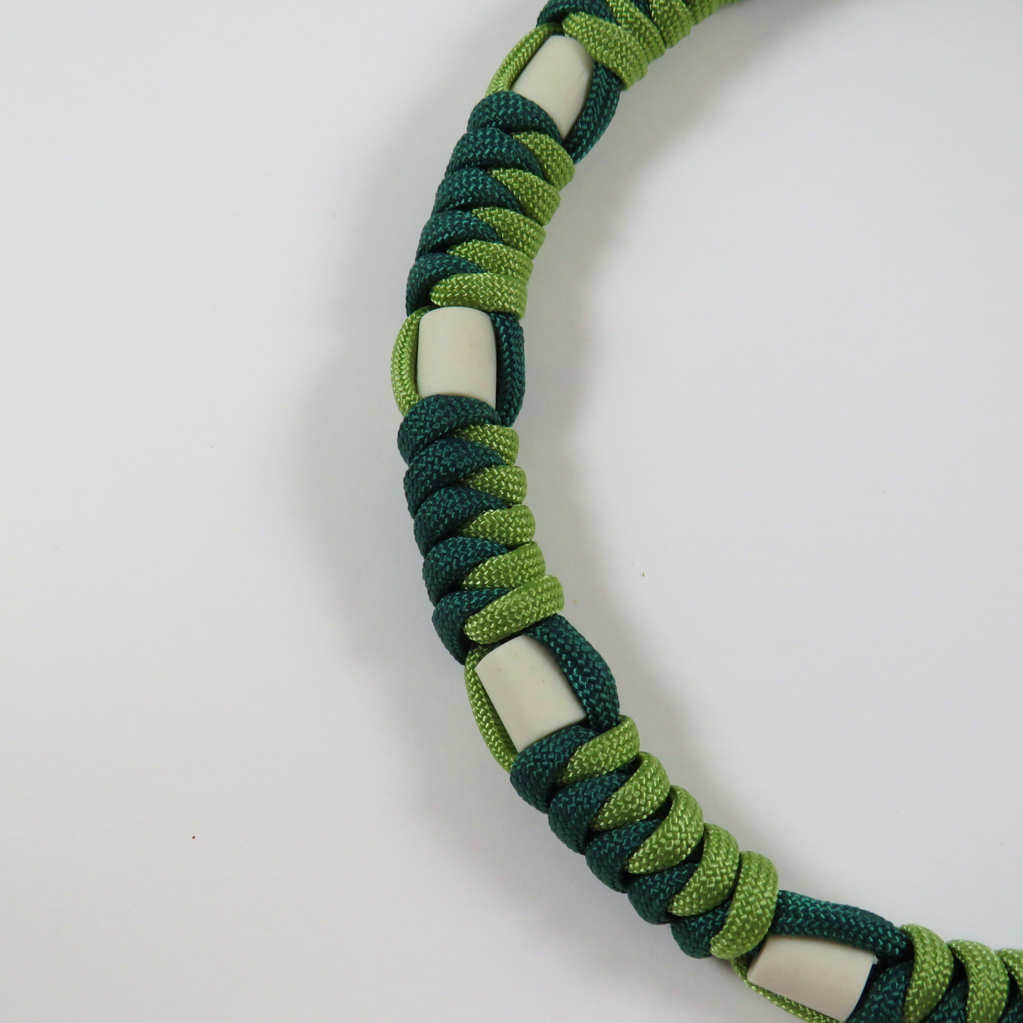 Colar Repelente Paracord Verde Escuro