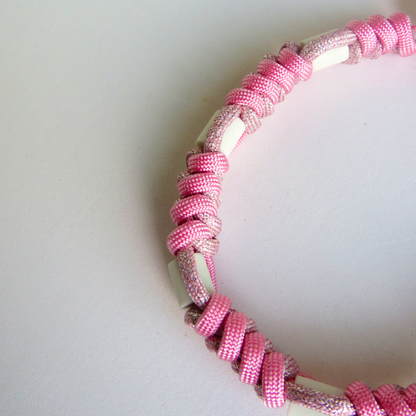 Colar Repelente Paracord Glitter Rosa