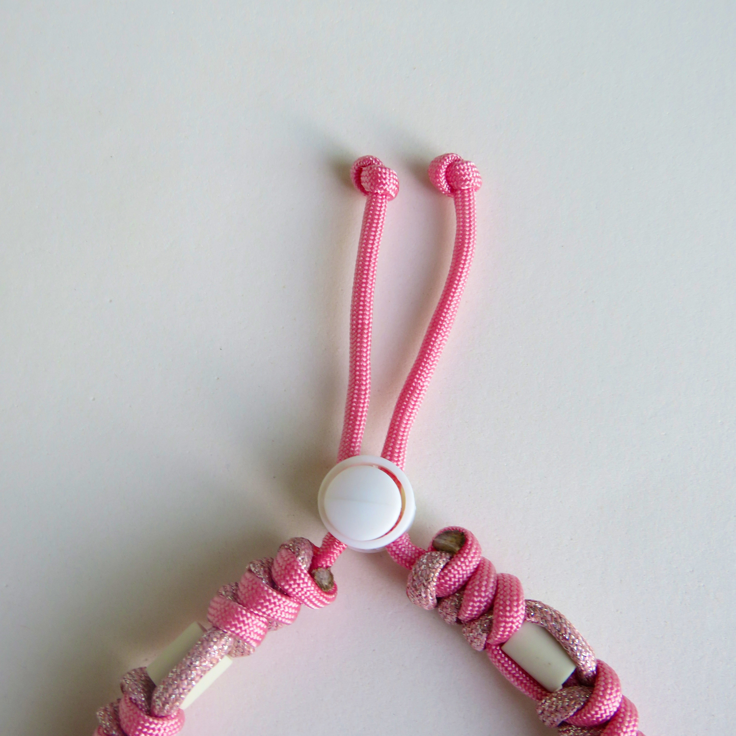 Colar Repelente Paracord Glitter Rosa