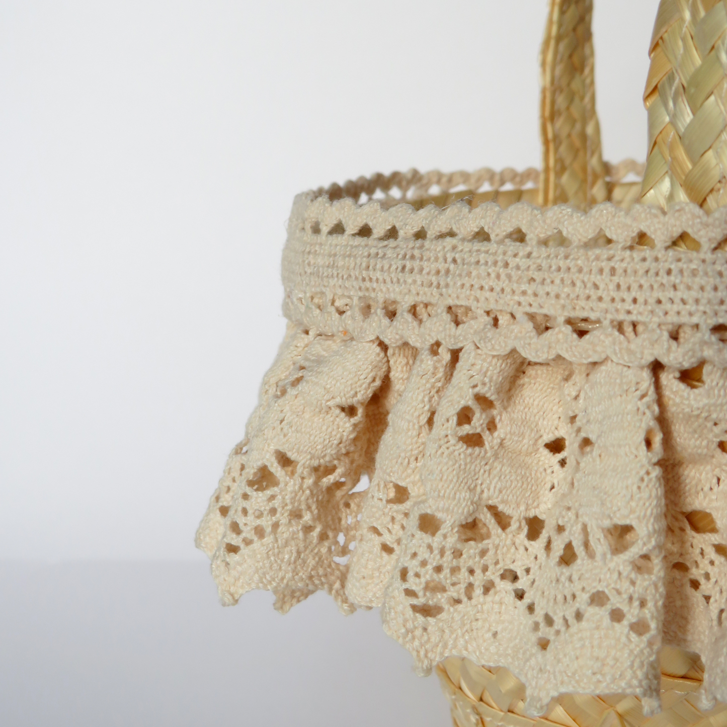 Cesta de Vime com Renda