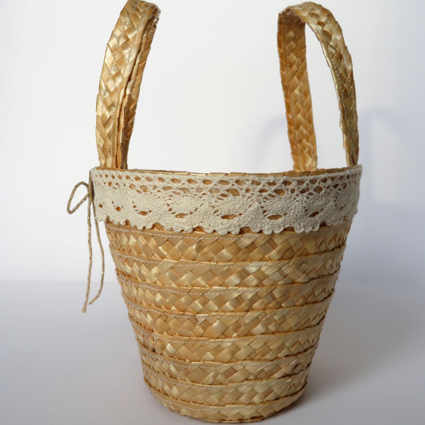 Cesta de Vime com Renda com Botão