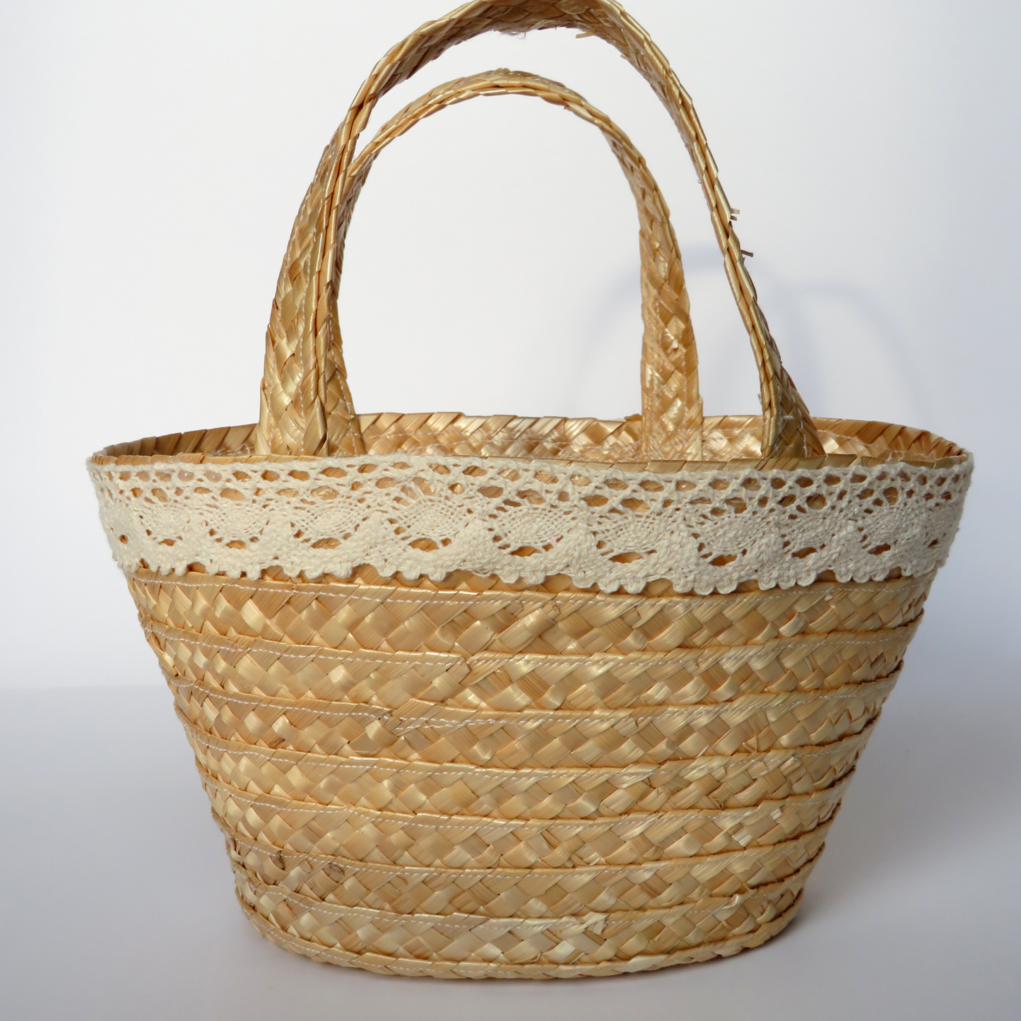 Cesta de Vime com Renda com Botão