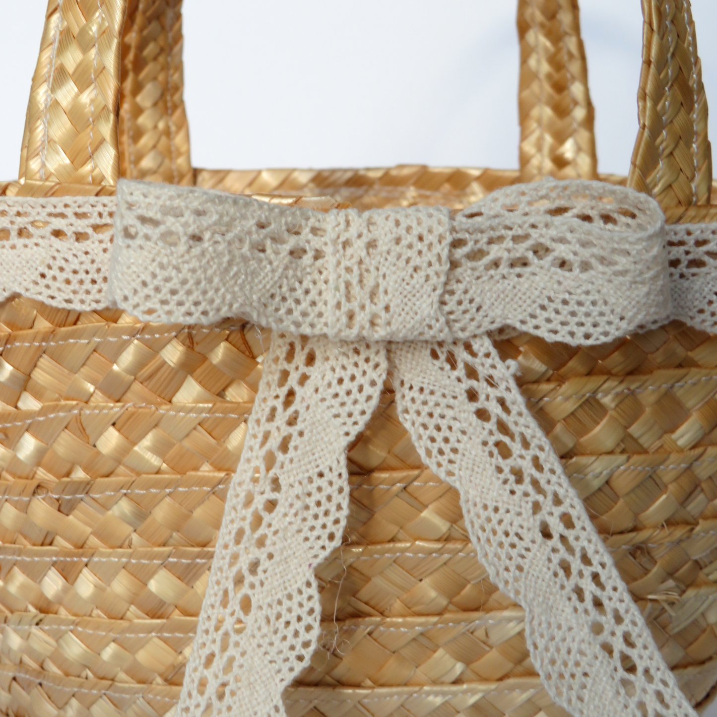 Cesta de Vime com Renda com Laço