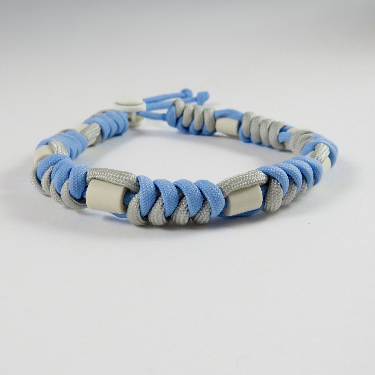 Collar repelente de paracord azul bebé