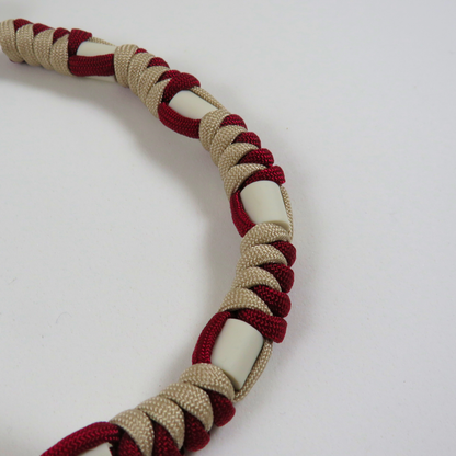 Colar Repelente Paracord Bordeaux e Bege
