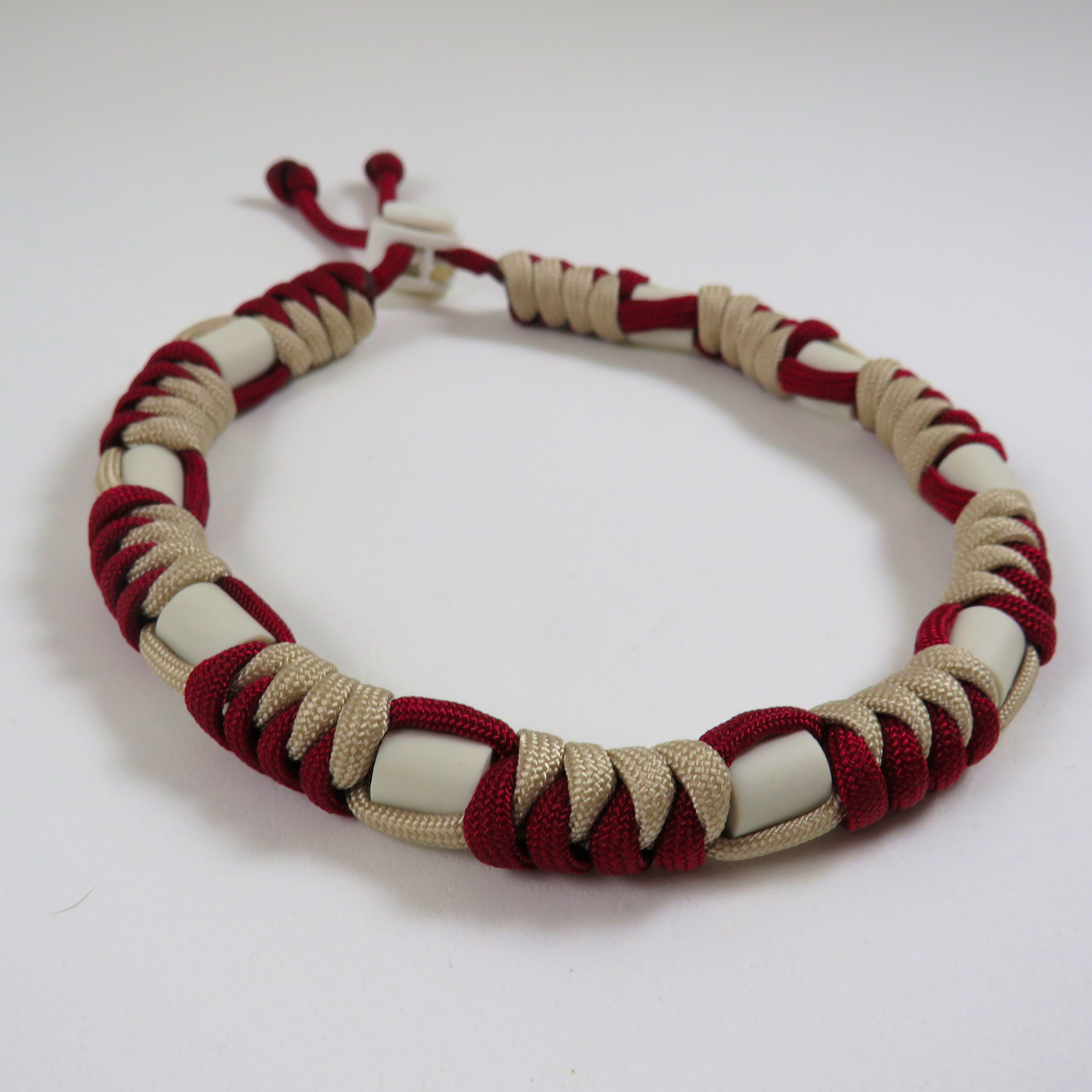 Colar Repelente Paracord Bordeaux e Bege