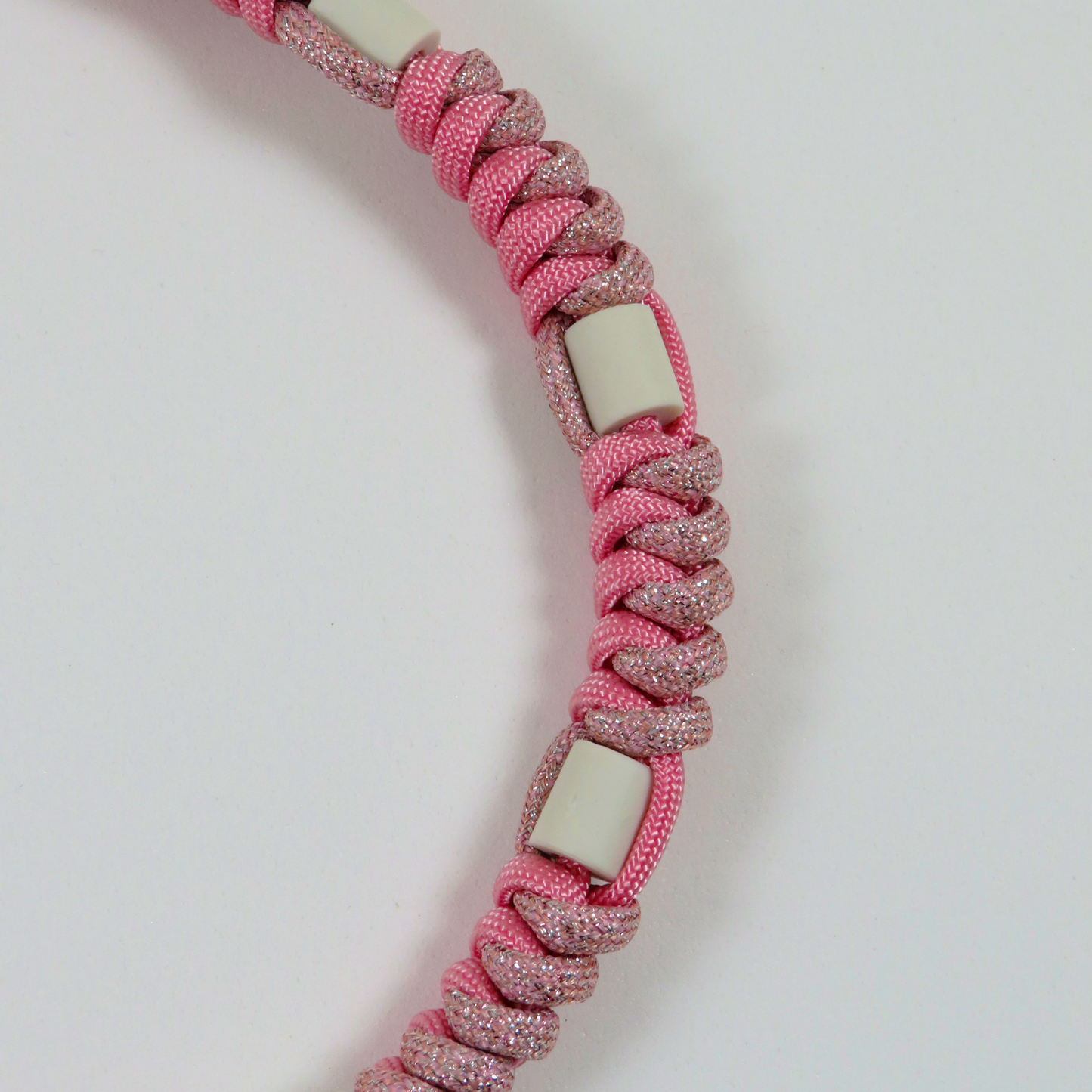 Collar repelente de paracord beige