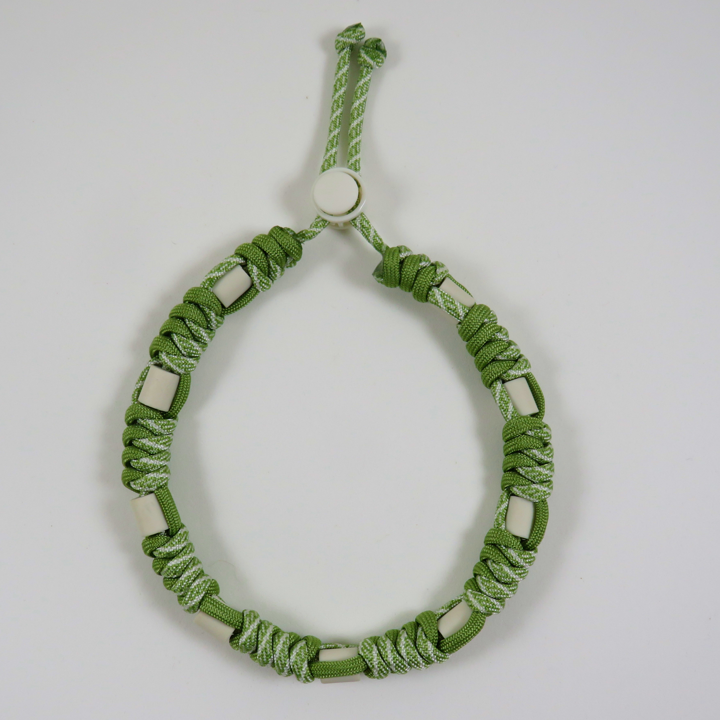 Colar Repelente Paracord Verde e Branco