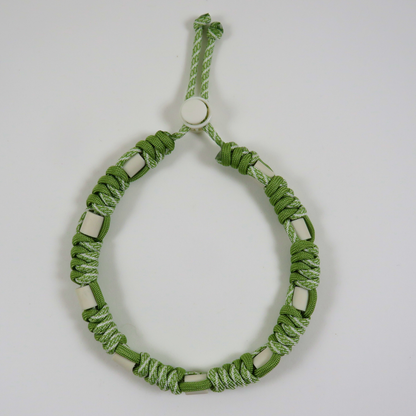 Colar Repelente Paracord Verde e Branco