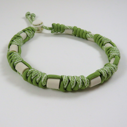 Colar Repelente Paracord Verde e Branco