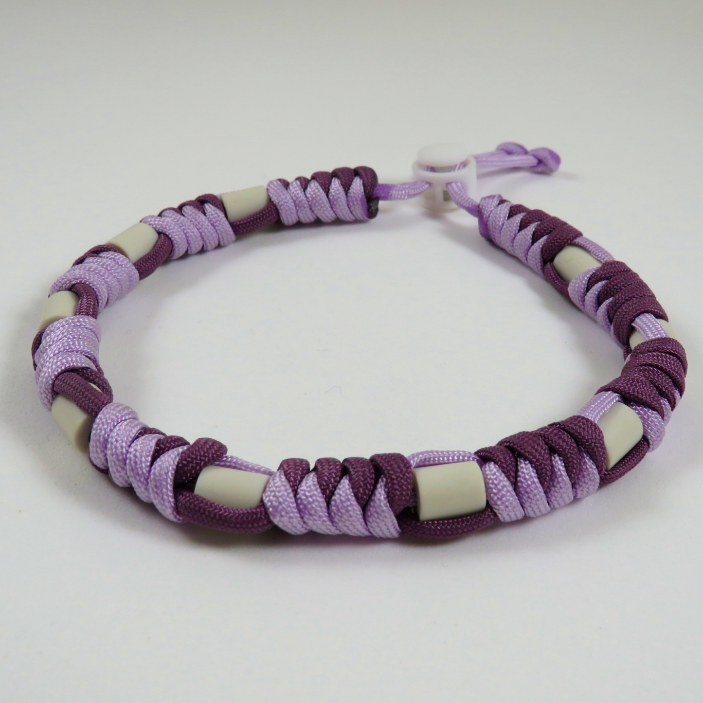Colar Repelente Paracord Lilás e Roxo